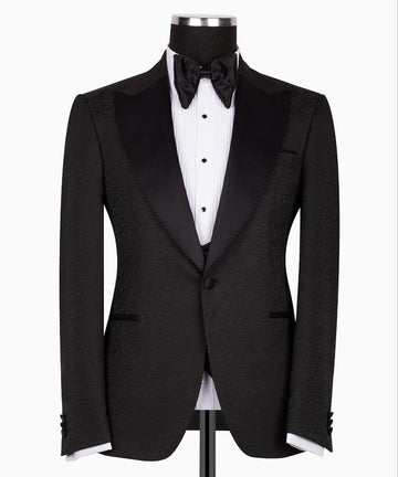 The Ascent of Elegance: Why Istanbul's Master Tailors Champion the Peak Lapel for Black Tie