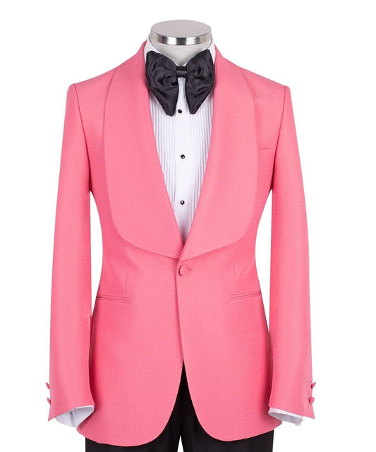 Pink textured single-breasted tuxedo jacket with a prominent shawl lapel on a mannequin, showcasing Istanbul craftsmanship and a unique fabric pattern for a luxurious look.